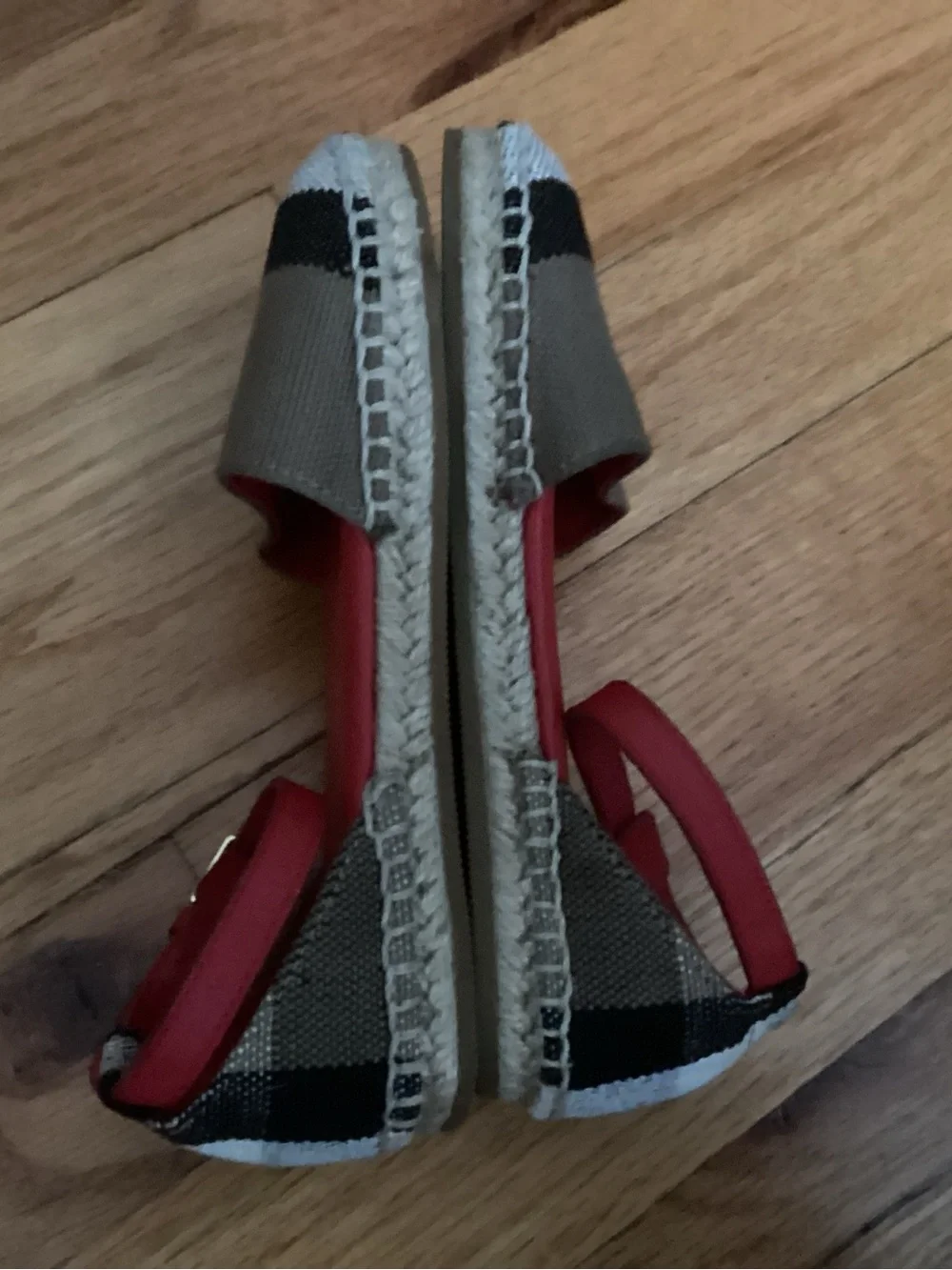 Burberry girls sandals